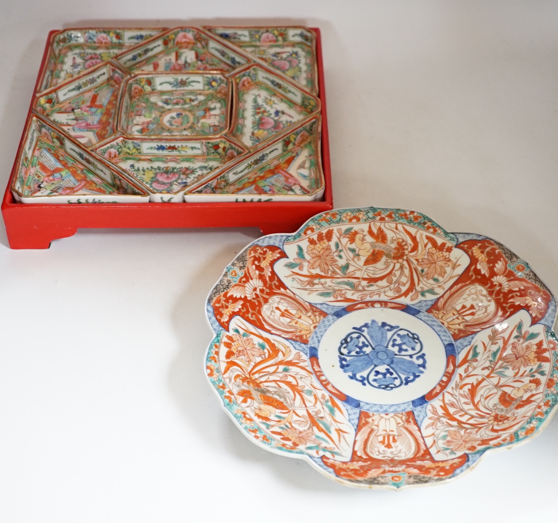 A boxed Chinese famille rose supper set and an Imari dish, box 30cms